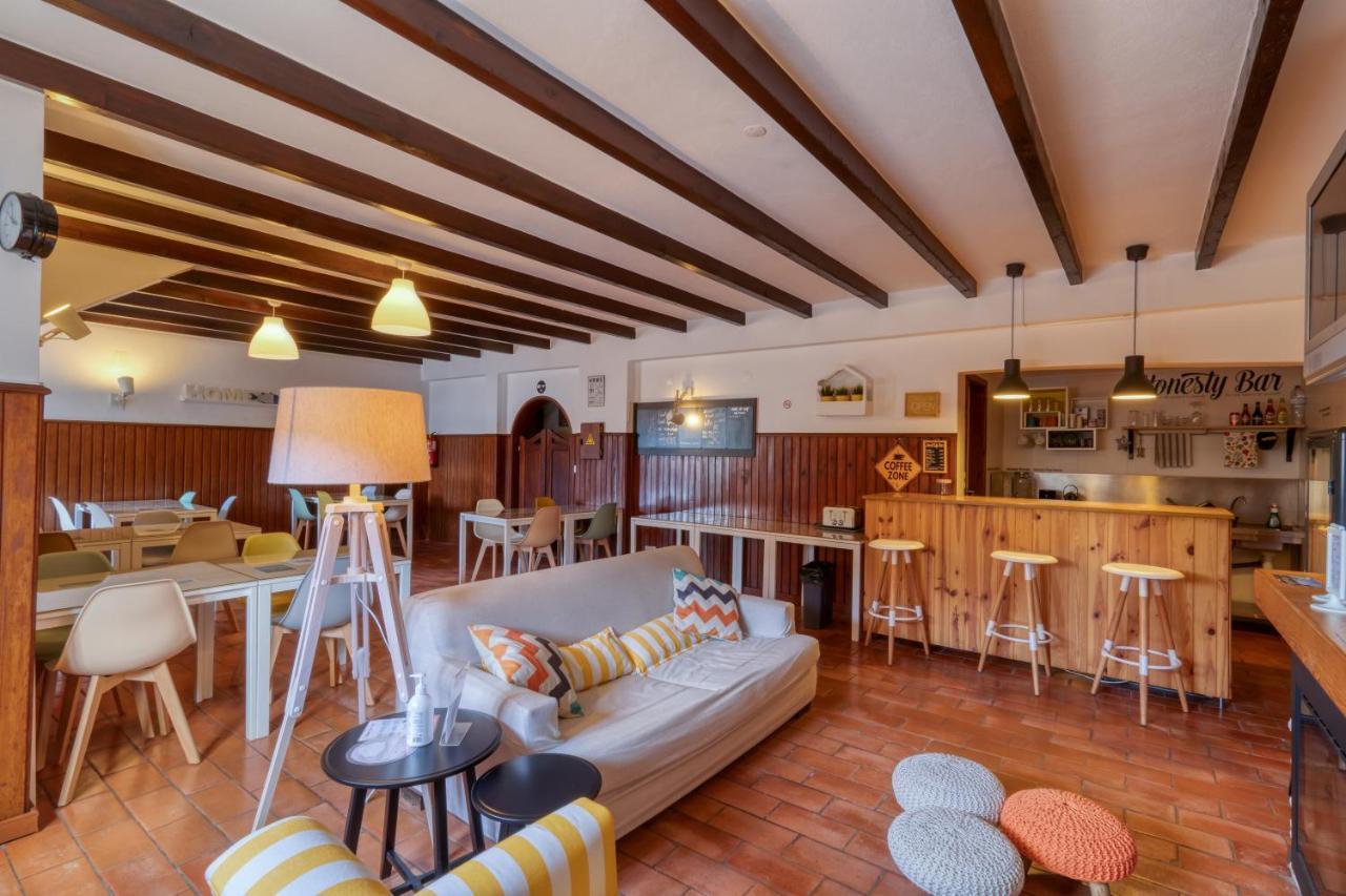 Homemoel Local Accomodation Al São Pedro de Muel Extérieur photo