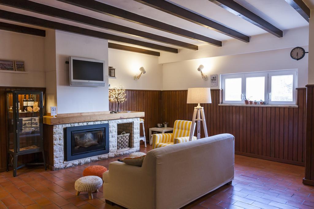 Homemoel Local Accomodation Al São Pedro de Muel Extérieur photo